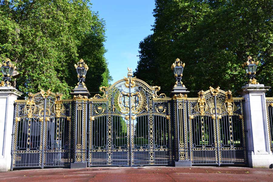 Buckingham Palace Fron Gate